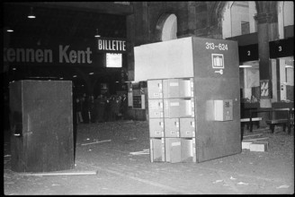 Bomb attack in Zurich main station; lockers 1971