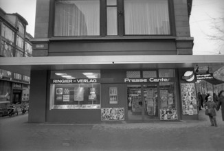Shop window Ringier publisher: Presse Center, Schmidt-Agence, 1971