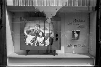 Shop window Ringier publisher: Ruedi Walter and Margrit Rainer in Egypt, 1966