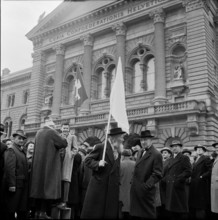 Max Daetwyler marches to Geneva, Bundesplatz Berne 1961