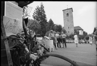 Scouts collecting rubbish, 1971