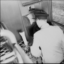 Football WC in Switzerland 1954: Steward with mini bar
