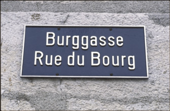 Sreet name sign written in two languages, Biel