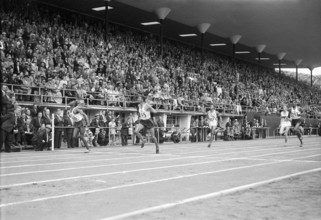 Olympic Games Helsinki 1952: 1. Rhoden, 2. McKenley, 3. Matson; 400m