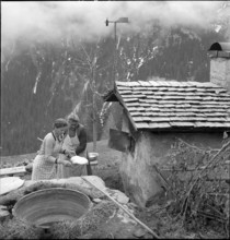 Baking bread in Safien-Zaloen, 1941