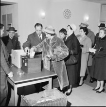 The women of Aarau at their first ballot, 1962