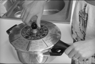 Cooking with pressure cooker 1976