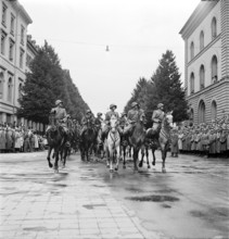 Cavalry at federal parliament building, Berne August 19, 1945