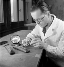 Precious metal control; quality control; 1944