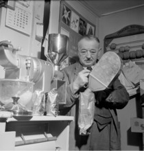 Coffee is filled into bags on Don Robin day in La Tour de Peilz, 1954