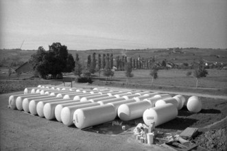 52 tanks of the Rimuss wine cellars out of doors, 1963