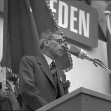 Max Weber speaking at May Day rallies in Zurich 1957