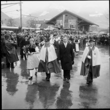 Ludwig von Moos, newly elected federal councillor arriving in Sarnen; 1959