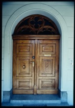Old round arched door, Wil 1984