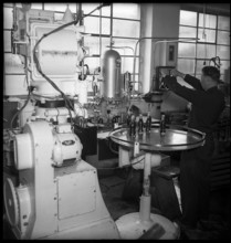 Coca-Cola, worker, bottling plant, Winterthur; 1949