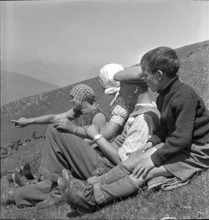Farmers resting, Valais 1942