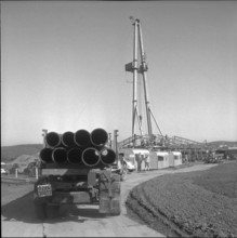 Zumikon, drilling derrick, pipes for a pipeline; 1960