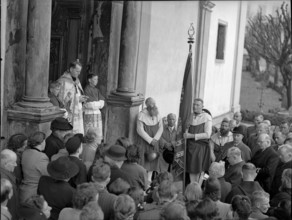 Priest blessing the Nidwalden voter's meeting 1952