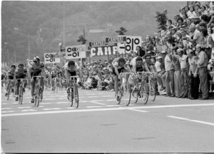 Tour de Suisse 1974: Sprint with Eddy Merckx