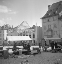 WW 2: bomb airdrop, dropping; market place, Schaffhausen 1944.