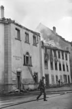 WW 2: bomb airdrop, dropping; fire fighting operations, Schaffhausen 1944.