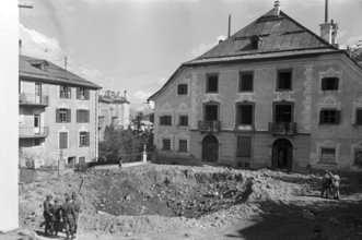 WW 2: Bomb airdrop, dropping; Samedan 1943.