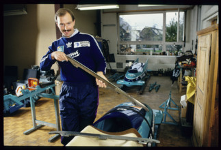 Gustav Weder, bobber, holding bob runner 1991