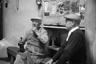 Epesses, winegrower trying wine; 1971
