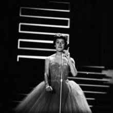Caterina Valente on stage in the Kongresshaus Zurich in 1960