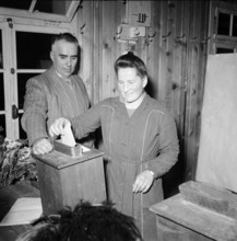 Female citizens in Unterbäch could vote at a federal voting for the first time. Women in other