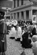 Believers at the Corpus Christi procession in Freiburg 1941