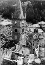 After World War II: destroyed village of Lanslebourg, 1945