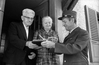 Pensioners receive AHV