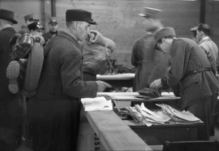 German internees leave Switzerland; Departure; 1945