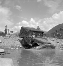 Female soldiers drive through terrain, Brig 1950
