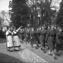 Women in traditional costume and FHD soldiers, Weinfelden 1954