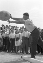 Swiss Wrestling Festival 1966 in Frauenfeld: Stonethrowing