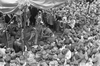 Young elephant on the roof of Jelmoli 1963
