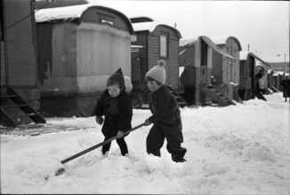 Showmen's business in the winter camp; children playing 1942