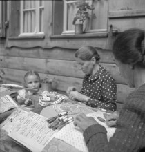 Women making lace, 1940