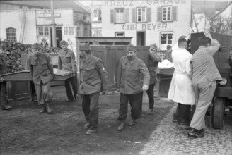 WWII: Bombings; soldiers as reins, Schaffhausen 1944