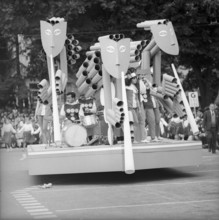 Parade at the wine festival in Neuenburg, 1963