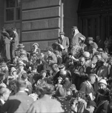 Confetti battle at the wine festival in Neuenburg, 1957