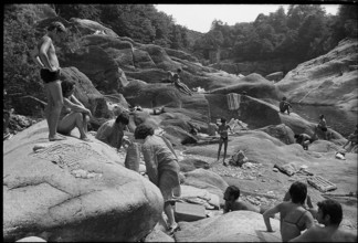 Clean Switzerland campaign in the Maggia Valley, 1971