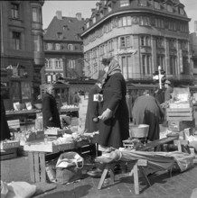 Fruit and vegetable market in Basel; 1946
