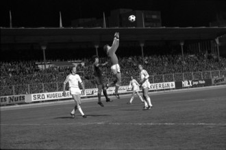 Champions Cup semifinal 1977: FC Zurich vs. FC Liverpool; Fischbach, Keegan, Grob