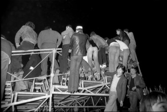 Champions Cup semifinal 1977: FC Zurich vs. FC Liverpool; overcrowded stands