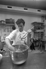 Bern, master baker's examination; candidate preparing dough; 1970