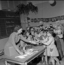 Teacher collects gifts for children in Hungary, Zurich 1956