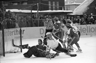 Spengler Cup Davos 1974: Switzerland  Slovan Bratislava; Goalkeeper Molina